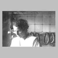 071-0045 Frau Metha Assmann im Fleischerladen 1942.jpg